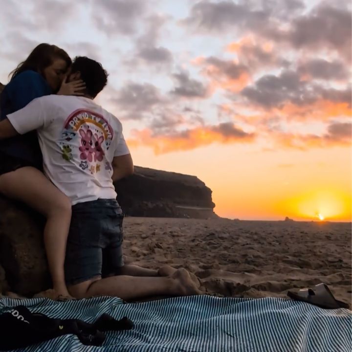 Carlos y Sandra en el momento de la pedida de mano